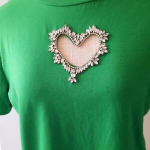 🎄💚NEW! Beautifully bejeweled 💚green top for the holidays.